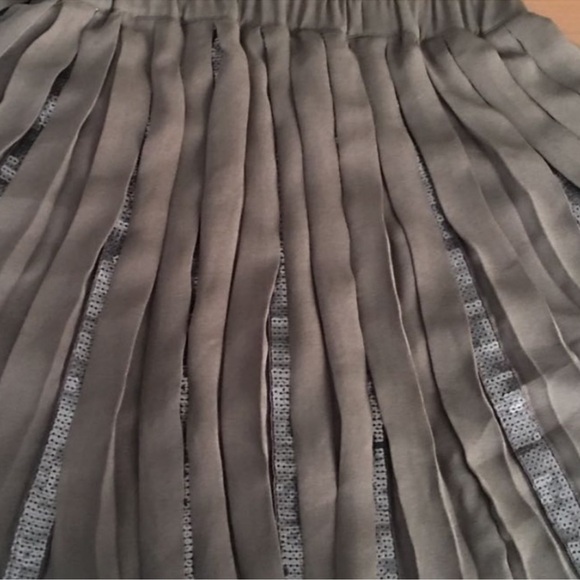 Club Monaco dark green pleated sequin mini skirt - Picture 3 of 5